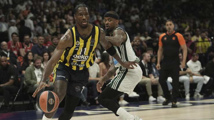 שחקן פנרבחצ'ה נייג'ל הייז-דייויס מול שחקן פנאתינייקוס לורנזו בראון