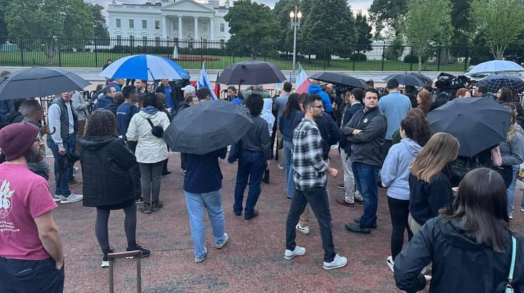 אזכרה שקטה בבית הלבן לירון לישינסקי ושרה מילגרים