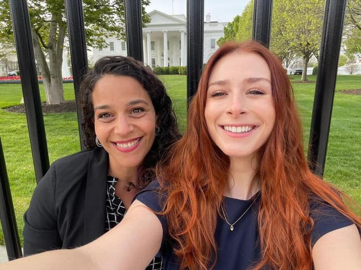 שרה מילגרים עם איילת רזין בית-אור שרה מילגרים עם איילת רזין בית-אור