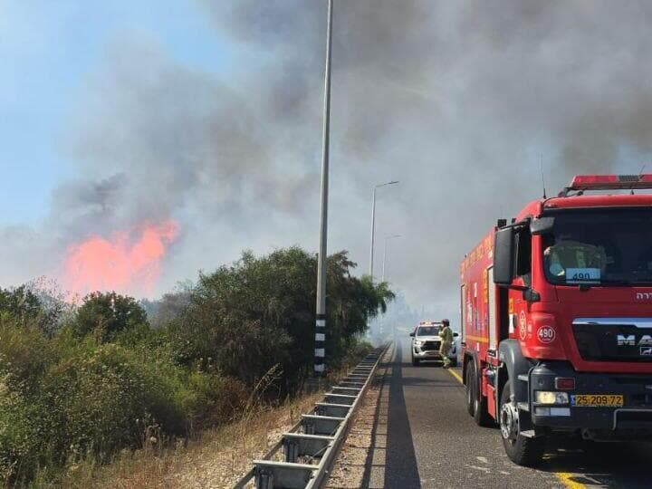 שריפה בכביש 4 בין תומת הרואה לצומת חפר