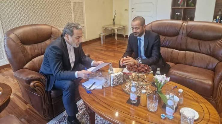 הפגישה של שר החוץ האיראני, עבאס עראקצ'י ושר החוץ העומאני, בדר אל-בוסעידי