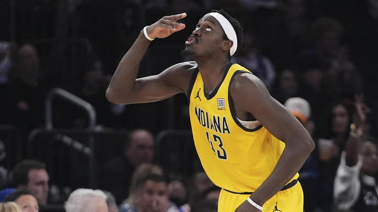 שחקן אינדיאנה פייסרס פסקל סיאקם (AP Photo/Frank Franklin II) שחקן אינדיאנה פייסרס פסקל סיאקם