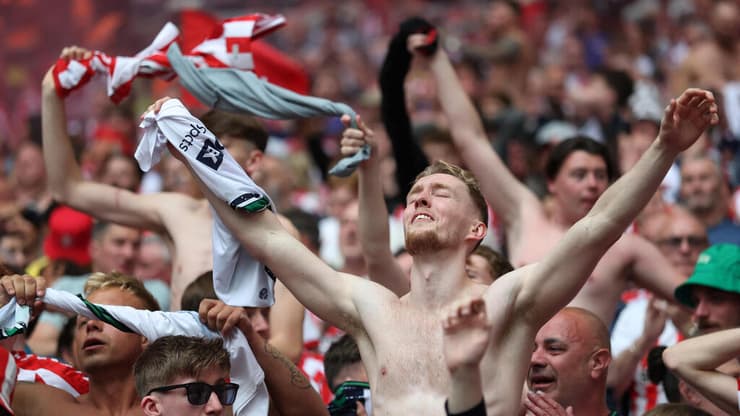 אוהדי סנדרלנד (צילום: REUTERS/Hannah Mckay) אוהדי סנדרלנד