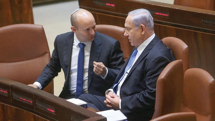 רה"מ הדיח את חברי הוועדה שמונו בזמן הממשלה הקודמת. נתניהו ובנט בכנסת, בימים אחרים (צילום: אלכס קולומויסקי) yk14381722