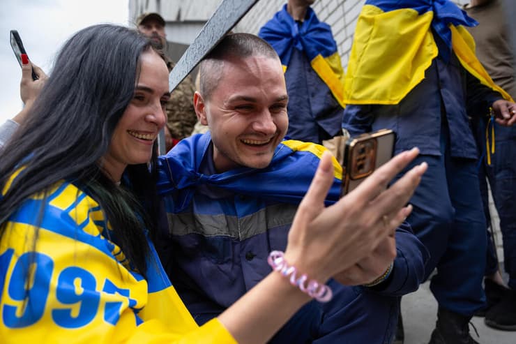 חיילים של צבא אוקראינה ששוחררו ב עסקת שבויים עם רוסיה 24 במאי