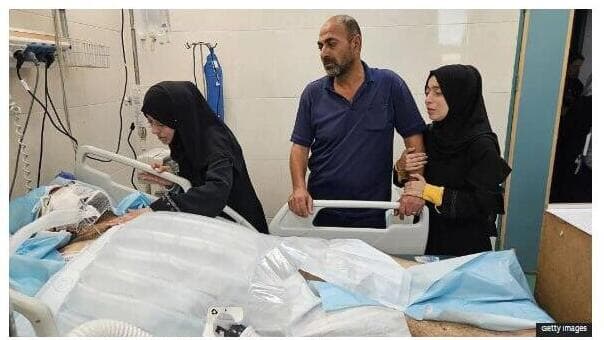 כותרת ב-BBC על הרג תשעת הילדים הפלסטינים של הרופאה בעזה