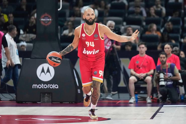 שחקן אולימפיאקוס אוון פורנייה