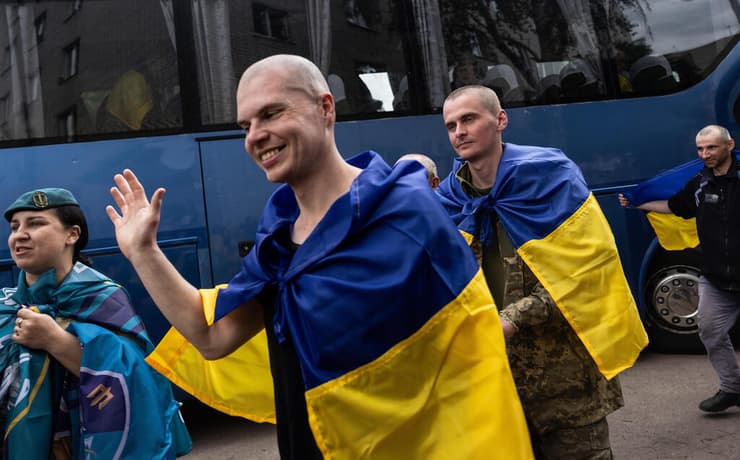 חיילים של צבא אוקראינה ששוחררו ב עסקת שבויים עם רוסיה 24 במאי