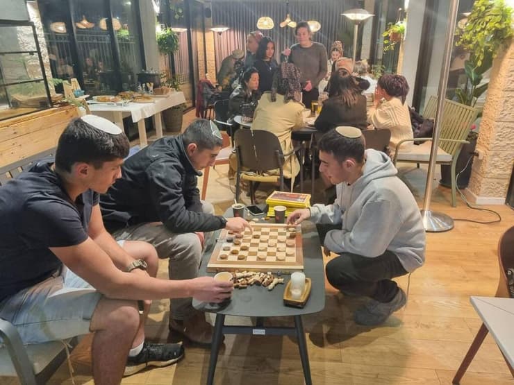 בעלי עסק מירושלים מילואימניקים לקראת יום ירושלים  בן ו ראשית סבו - קפה קדם חומת שמואל (הר חומה)   