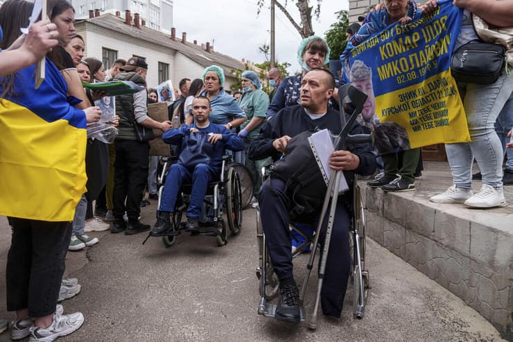 חיילים של צבא אוקראינה ששוחררו ב עסקת שבויים עם רוסיה 24 במאי