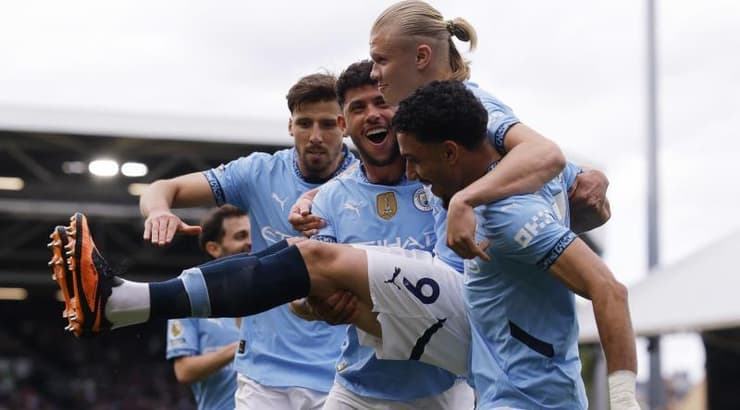 ארלינג הולאנד וחבריו חוגגים (רויטרס) ארלינג הולאנד וחבריו חוגגים