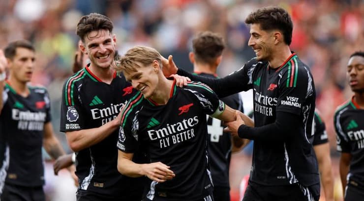 מרטין אודגור וחבריו חוגגים (רויטרס) מרטין אודגור וחבריו חוגגים