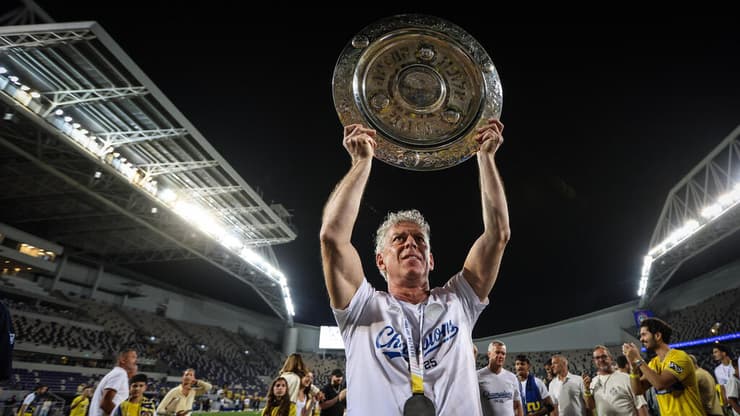 גולדהאר והצלחת (צילום: עוז מועלם) גולדהאר