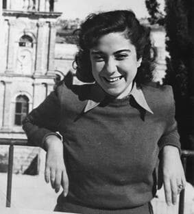 "הסיפור נשמר בתוך המשפחה". שמואלי בצעירותה yk14382814