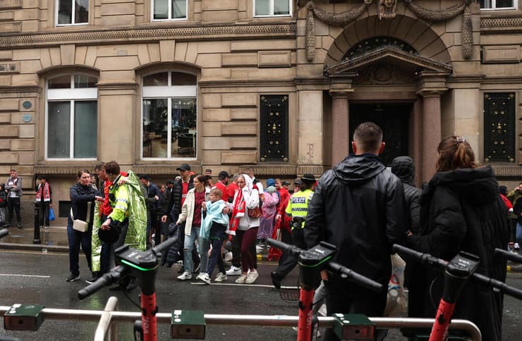 רכב דורס אוהדים שחגגו את ניצחון ליברפול בליגה האנגלית