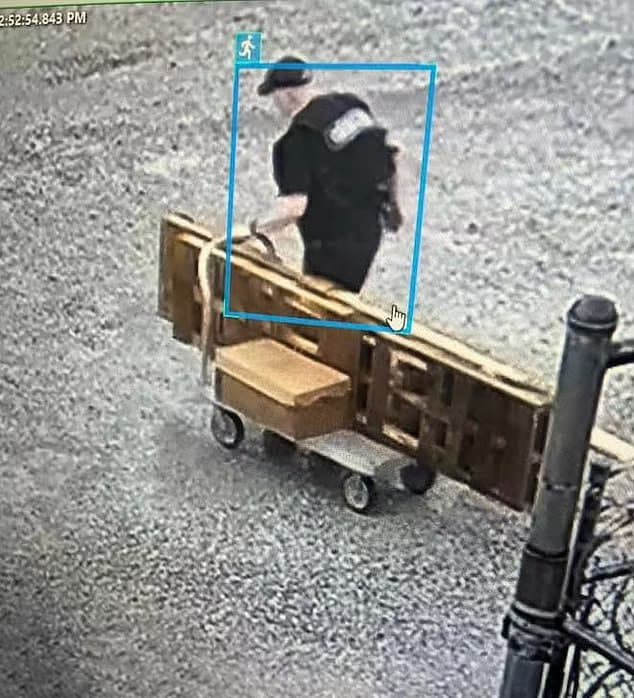ארה"ב ארקנסו גרנט הארדין מפקד משטרה לשעבר הורשע ב אונס רצח ברח מהכלא