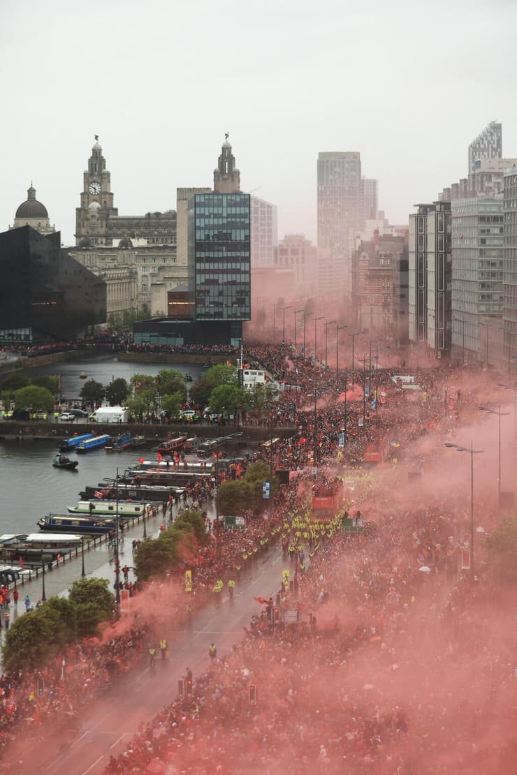 רכב דורס אוהדים שחגגו את ניצחון ליברפול בליגה האנגלית