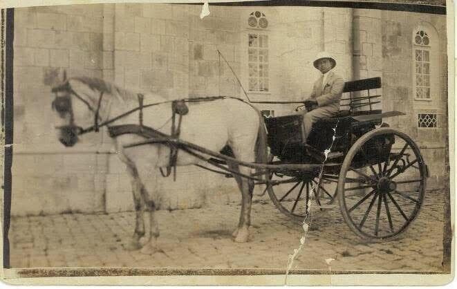 אביה של גאולה, אברהם חסידוף, בשנות ה-30 של המאה הקודמת בירושלים (צילום: באדיבות המשפחה ) אביה של גאולה, אברהם חסידוף, בשנות ה-30 של המאה הקודמת בירושלים