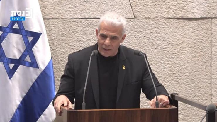 לפיד רומז: "ישראל מממנת את הסיוע לעזה באמצעות חברות קש - והממשלה מסתירה זאת"