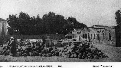 בנייתה של שכונת גאולה ב-1925, רפרודוקציה (צילום: באדיבות נדב מן, ביתמונה. מאוסף דגני, האוסף הלאומי לתצלומים על שם משפחת פריצקר, הספרייה הלאומית) רפרודוקציה, שכונת גאולה בבניינה 1925