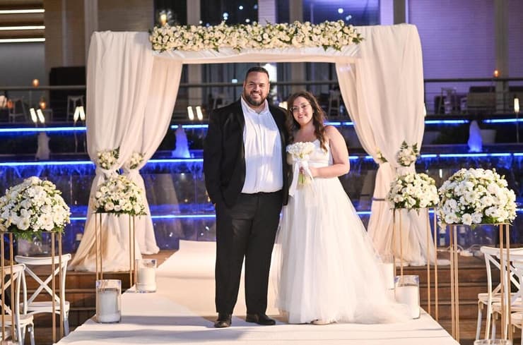 תומר וזיו פילו ביום חתונתם. לזיו לא היתה לגיטימציה להתאבל על הדחייה של האירוע, כי מדינה שלמה נכנסה לאבל (צילום: רומבה צלמים) תומר וזיו פילו