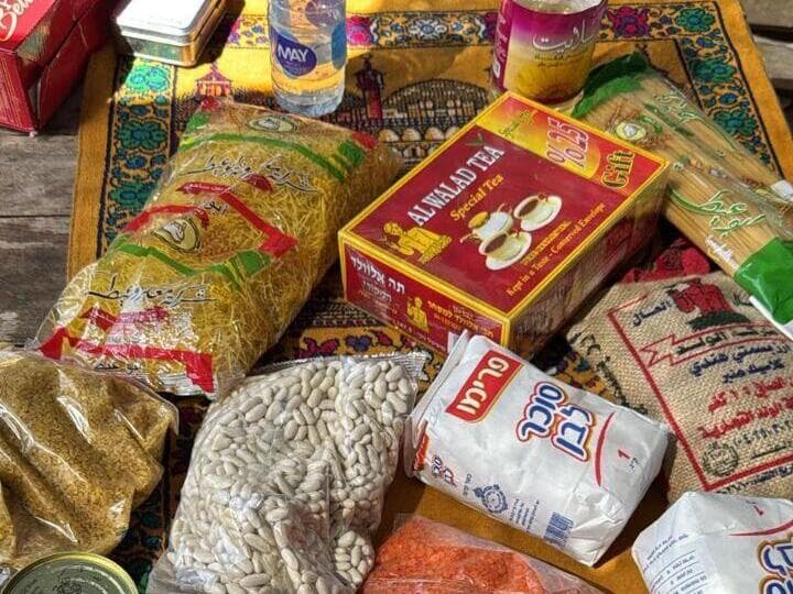 המונים בדרך לעמדת חלוקת הסיוע ההומניטרי בעזה