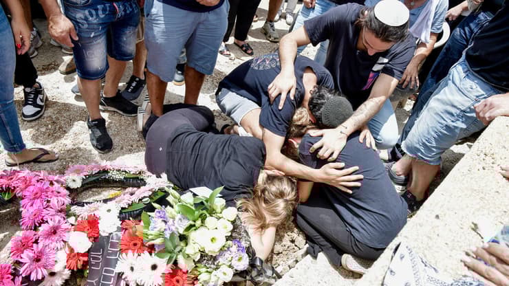 הלווייתה של מעיין אמיר