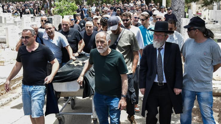 הלווייתה של מעיין אמיר