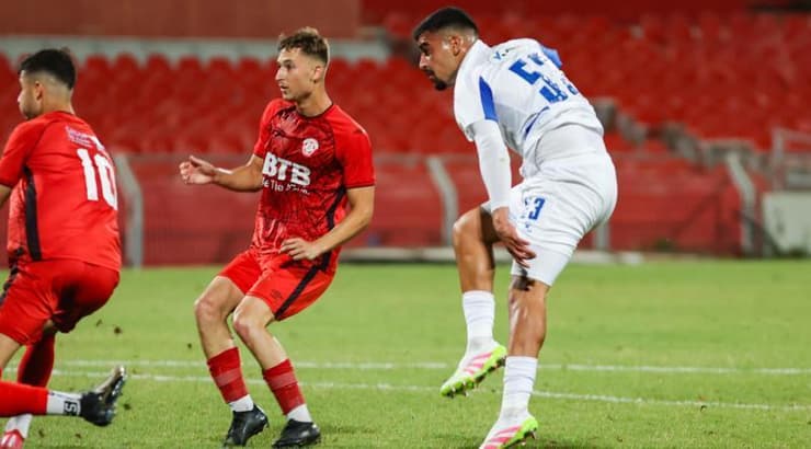 לירן חזן מפציץ את השער (שחר גרוס) לירן חזן מפציץ את השער