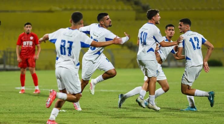 שחקני מכבי פתח תקווה בטירוף (שחר גרוס) שחקני מכבי פתח תקווה בטירוף