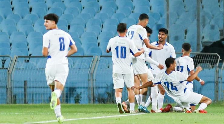 שחקני מכבי פ"ת נוער חוגגים (שחר גרוס) שחקני מכבי פ"ת נוער חוגגים