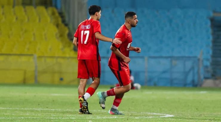 שחקני חדרה מעודדים מהשער המצמק (שחר גרוס) שחקני חדרה מעודדים מהשער המצמק