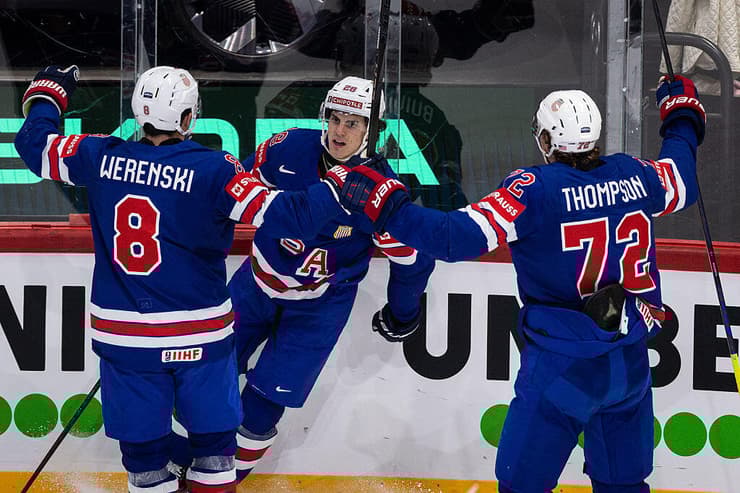 ארה"ב שברה את הבצורת. בויום חוגג עם החברים (צילום: Michael Campanella/Getty Images) זאב בויום