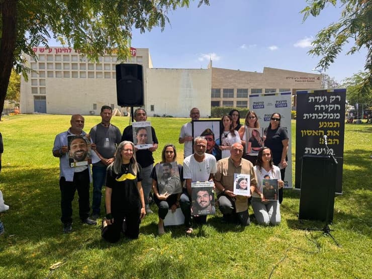 נציגי מועצת אוקטובר במסיבת עיתונאים מיוחדת