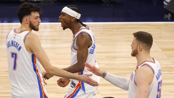 גילג'ס-אלכסנדר והחברים חוגגים ניצחון חוץ דרמטי