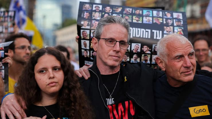 כיכר החטופים 