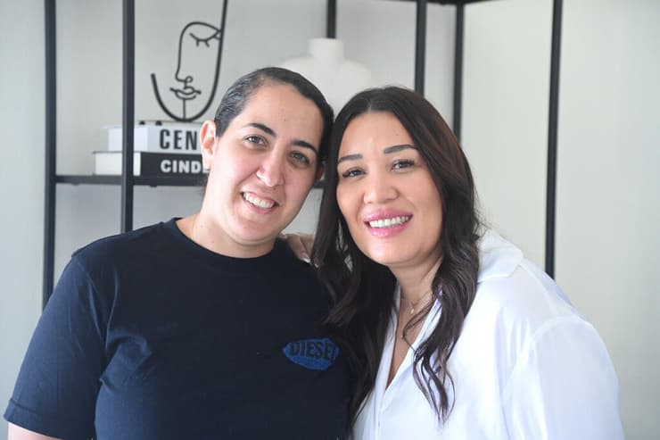 מוריה כירי לצד האישה שלה, חלי. "מרגישה בת מזל מהאגדות" (צילום: יאיר שגיא) מוריה כירי וחלי