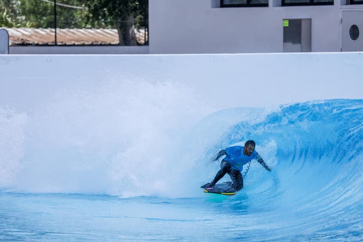 בריכת הגלים SRF PARK TLV