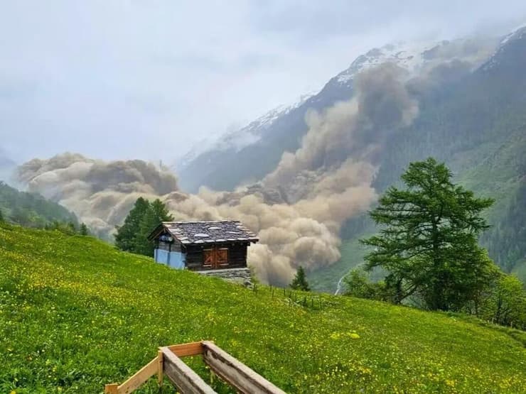 שווייץ כפר נקבר תחת קרחון ש התמוטט