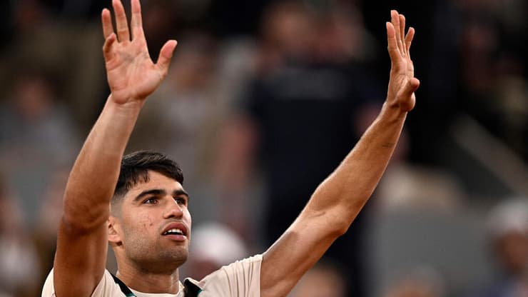 בדרך לשלב הבא. אלקראס (צילום: JULIEN DE ROSA / AFP) קרלוס אלקראס