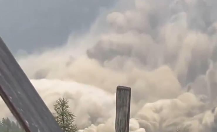 שווייץ כפר נקבר תחת קרחון ש התמוטט