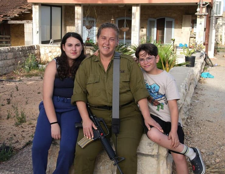 פרוייקט 600 יום לחרבות ברזל - מחיר המלחמה:  מירי מנשה, משרתת מילואים ונשואה למילואימניק