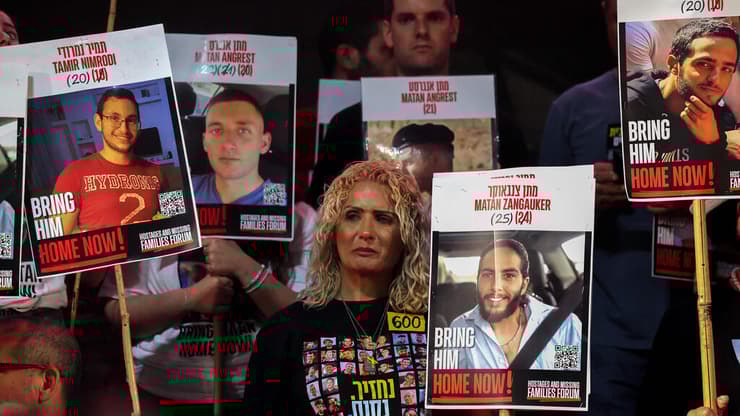 כיכר החטופים 