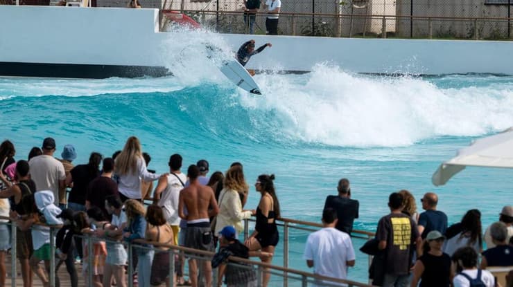 בריכת הגלים SRF PARK TLV