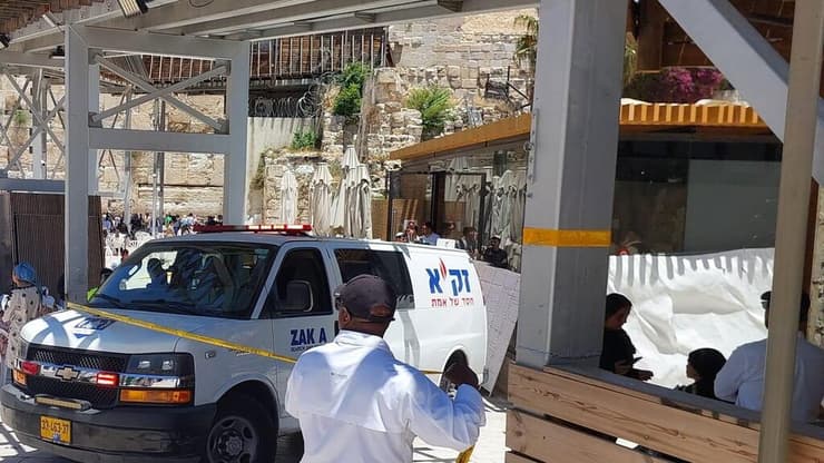 רחבת הכותל בצהריים