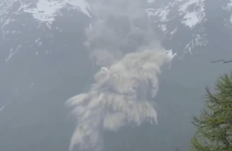 שווייץ כפר נקבר תחת קרחון ש התמוטט