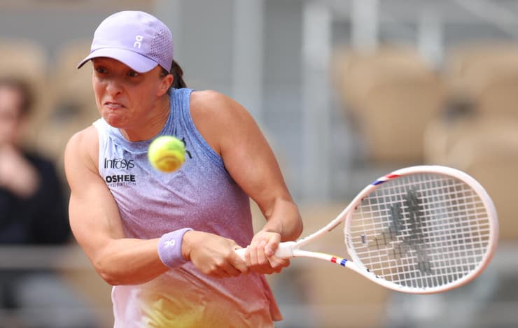 סימנה 'וי'. שוויונטק (צילום: Adam Pretty/Getty Images) איגה שוויונטק