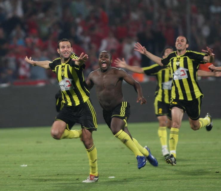 כשגרשון חגג מול האקסית (צילום: ראובן שוורץ) בית"ר ירושלים 2008