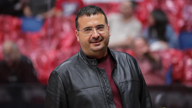 מחפש משקיעים ברשת. ינאי (צילום: עוז מועלם) ינאי