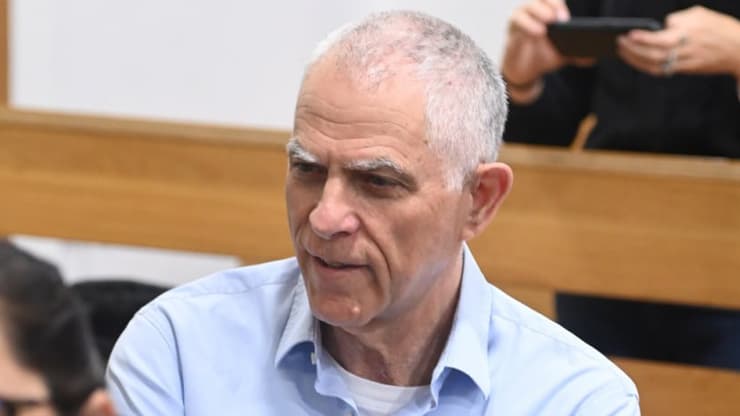 מוזס. "Keep your friends close, and your enemies closer" (צילום: יאיר שגיא) רה"מ בנימין נתניהו נכנס לאולם הדיונים במחוזי ת"א